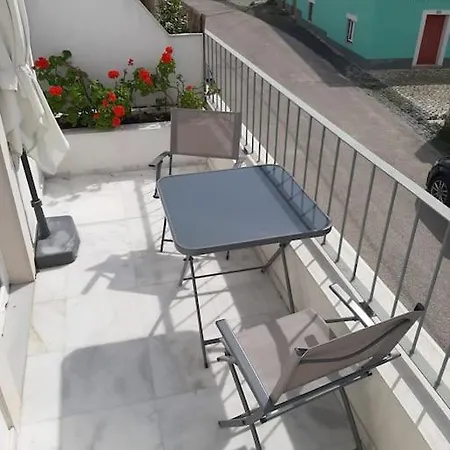 River & Near Lisbon Apartment *