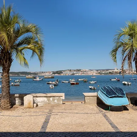 River & Near Lisbon Appartement Trafaria